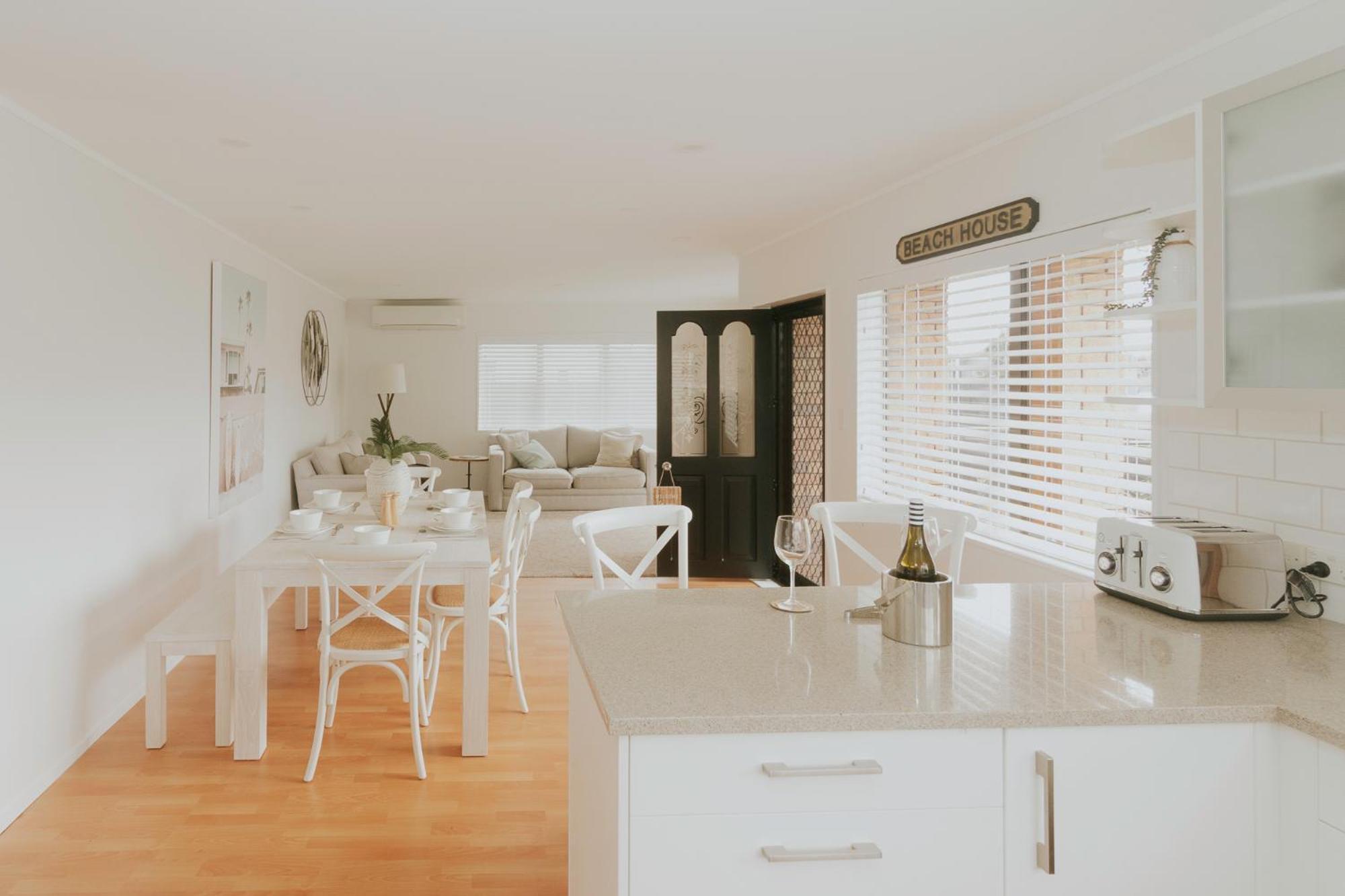 Salty Breeze Beach House Orewa Eksteriør bilde