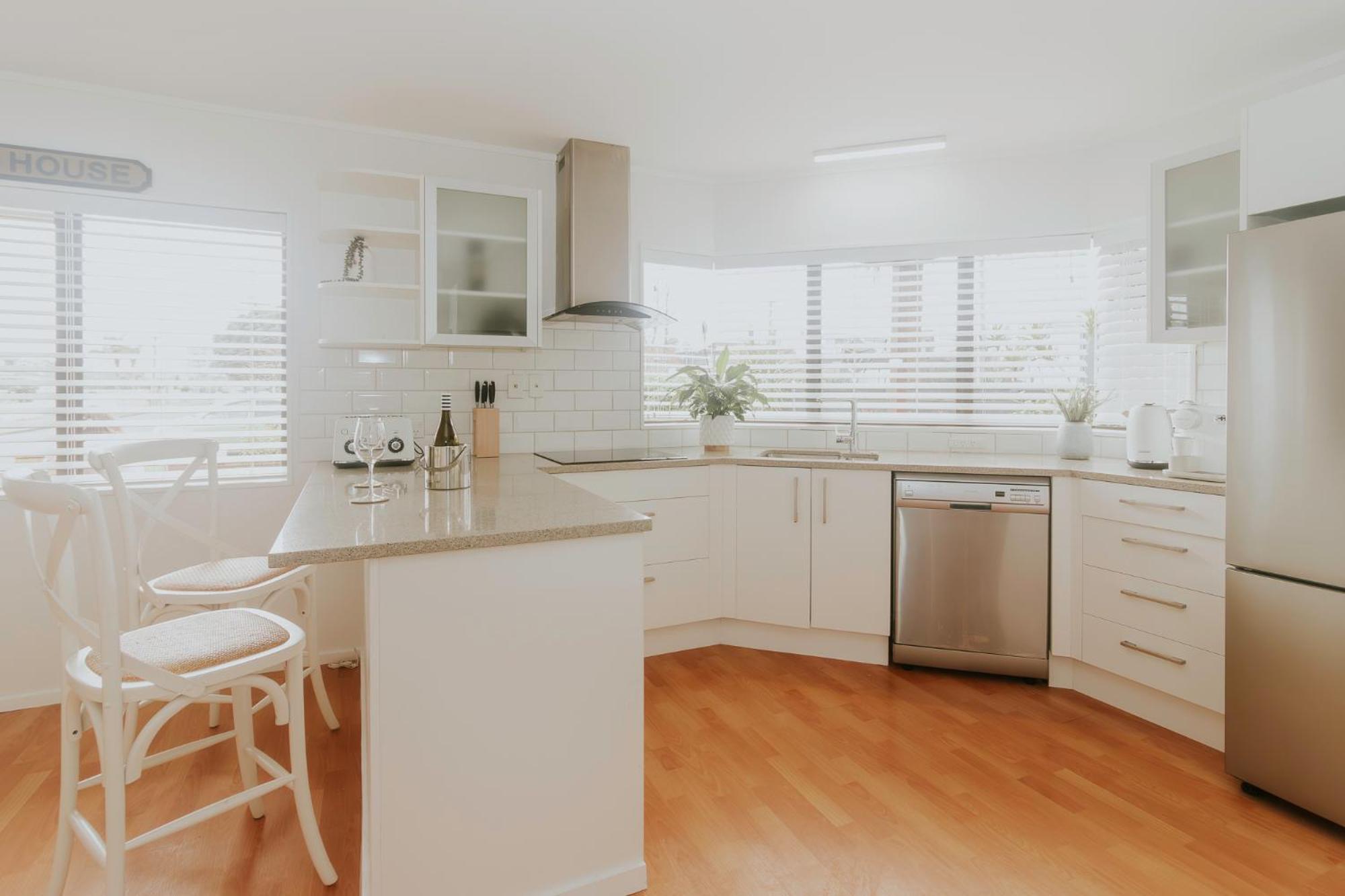 Salty Breeze Beach House Orewa Eksteriør bilde